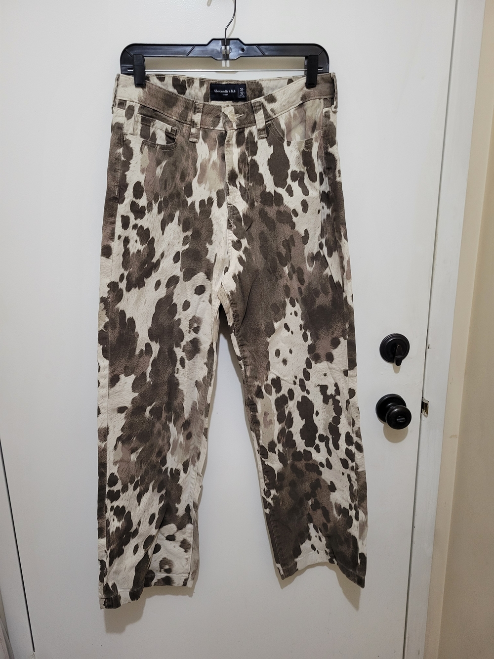 Abercrombie & Fitch Mens Cowprint Baggy Jeans in Brown & Cream - Size 31/32